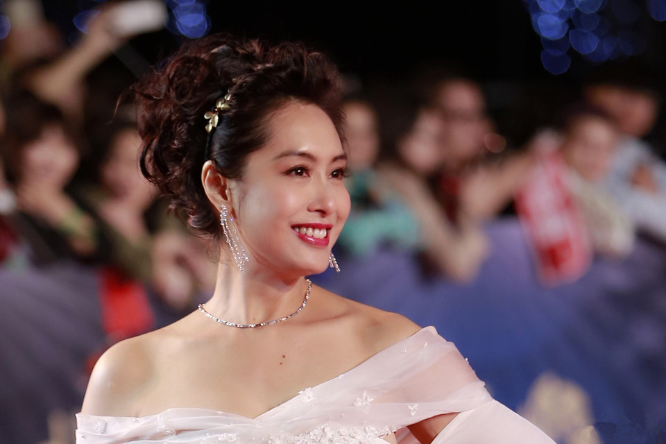 Nhan sắc thay đổi của các hoa đán TVB trong 50 năm qua